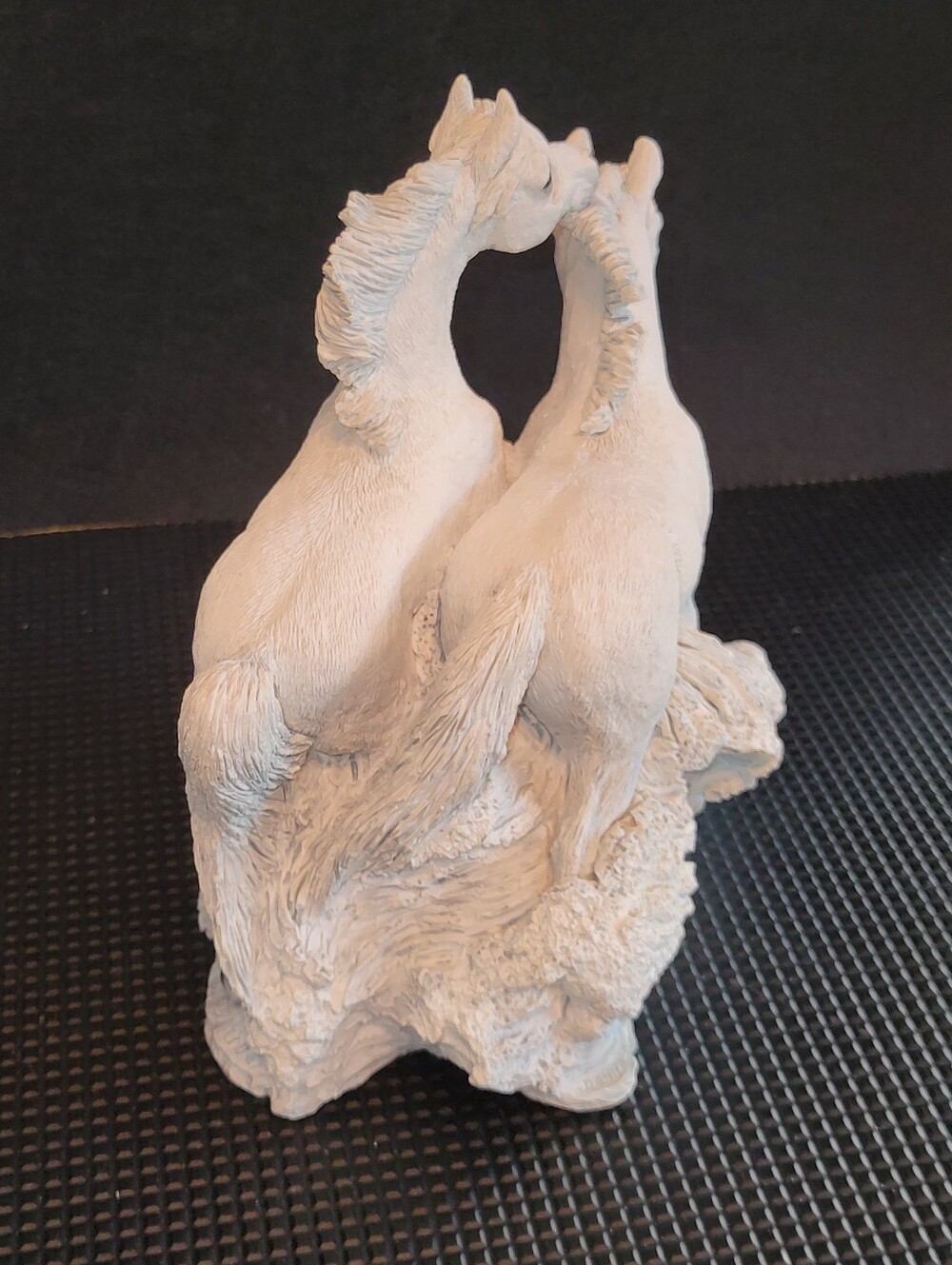 Sea Horses - United Design Stone Critters Figurine - Picture 3 of 8